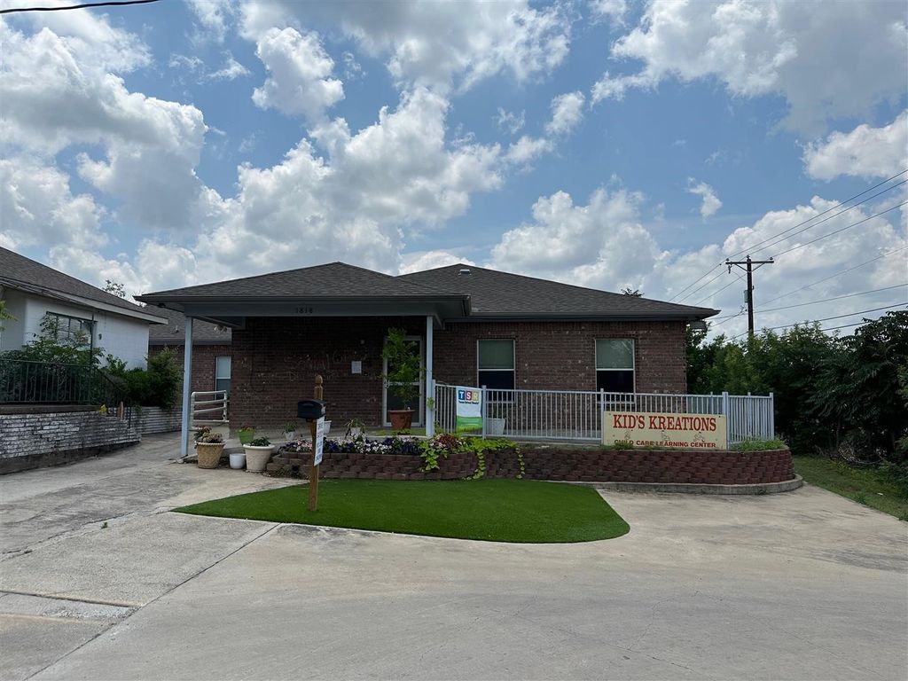 1818 Roberts Cut Off Road, Fort Worth, TX 76114