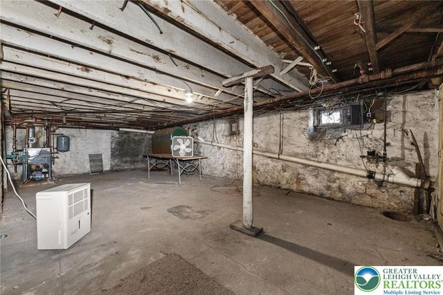 320 Garibaldi Avenue, Roseto Boro, PA 18013