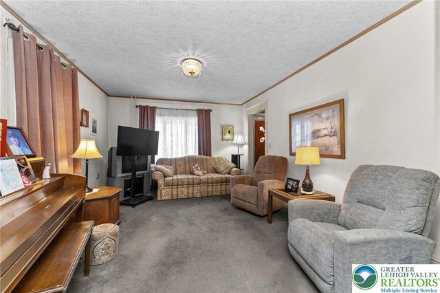 320 Garibaldi Avenue, Roseto Boro, PA 18013