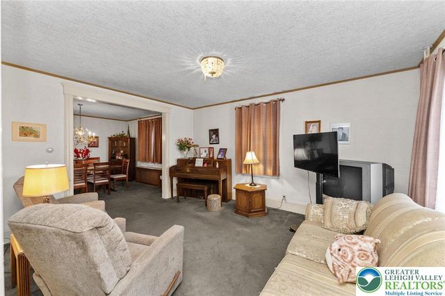 320 Garibaldi Avenue, Roseto Boro, PA 18013