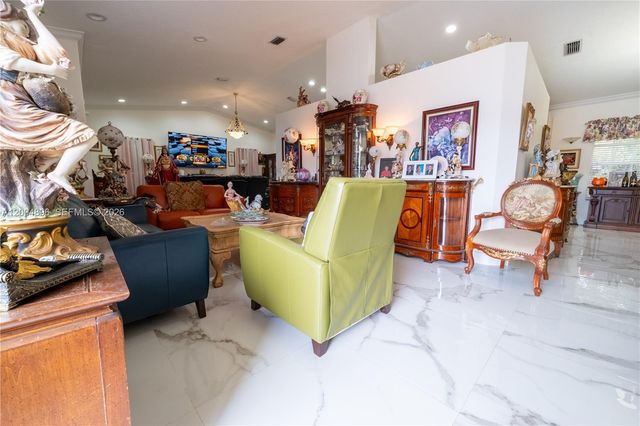 13911 SW 18th Ter, Miami, FL 33175