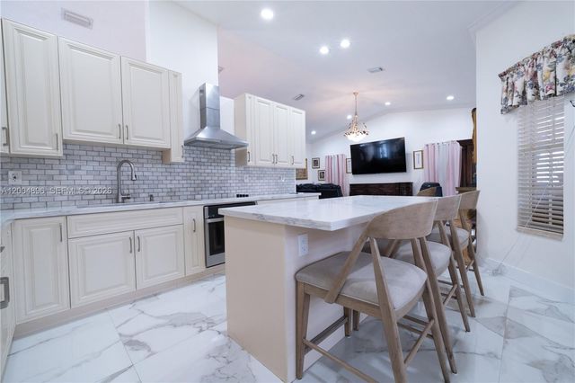 13911 SW 18th Ter, Miami, FL 33175