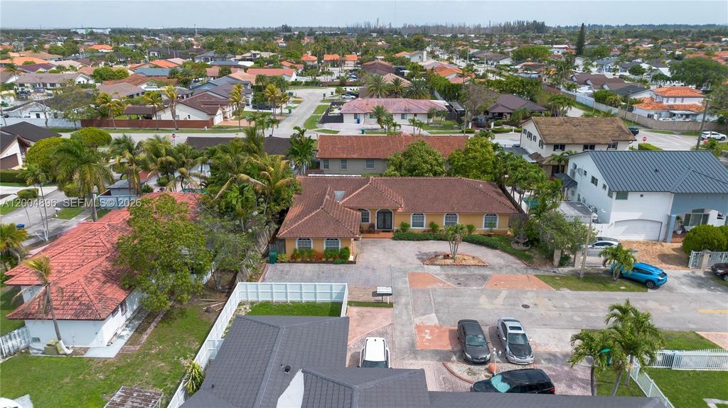 13911 SW 18th Ter, Miami, FL 33175