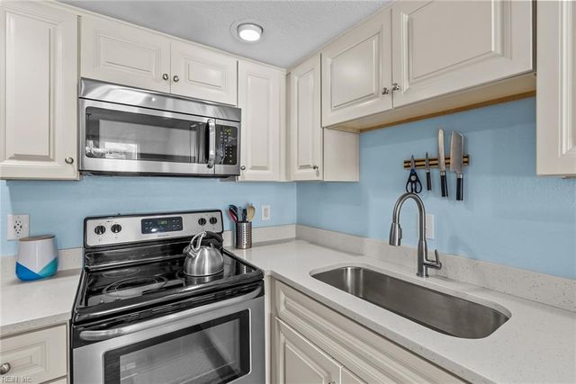 3701 Northwood CT, Virginia Beach, VA 23452