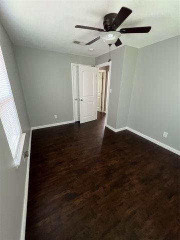 2110 14th Avenue N, Texas City, TX 77590