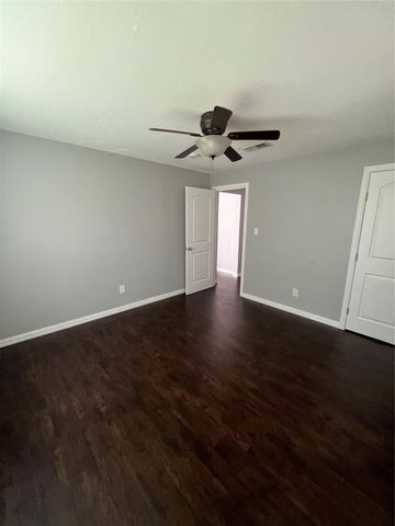 2110 14th Avenue N, Texas City, TX 77590