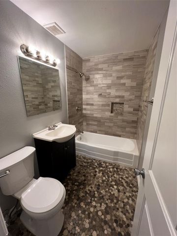 2110 14th Avenue N, Texas City, TX 77590