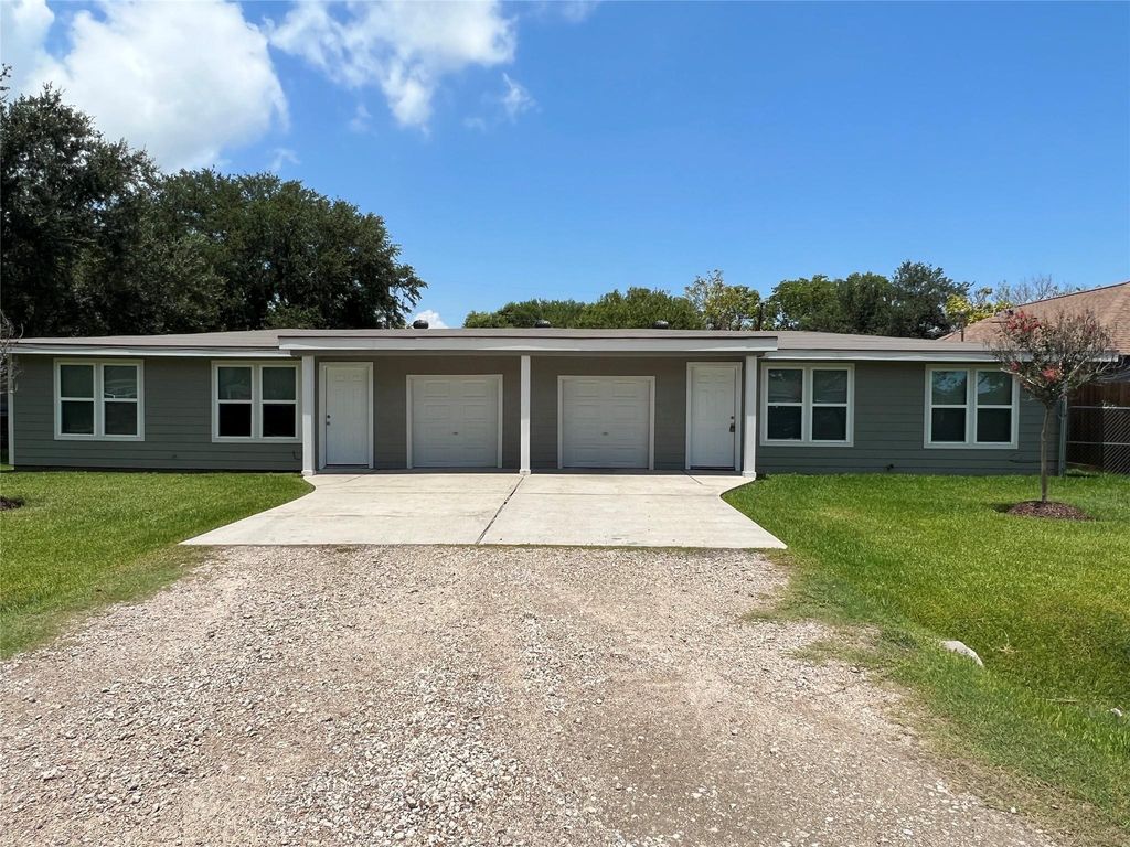 2110 14th Avenue N, Texas City, TX 77590