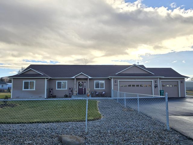 10809 Washburn Way, Klamath Falls, OR 97603