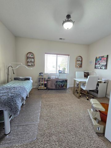 10809 Washburn Way, Klamath Falls, OR 97603