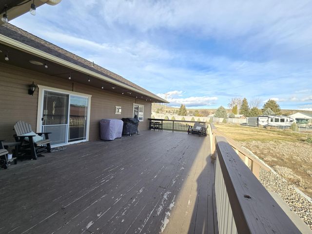 10809 Washburn Way, Klamath Falls, OR 97603