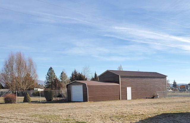 10809 Washburn Way, Klamath Falls, OR 97603