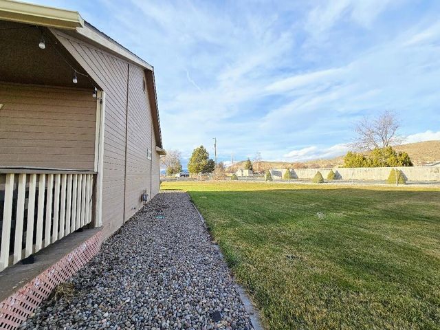 10809 Washburn Way, Klamath Falls, OR 97603