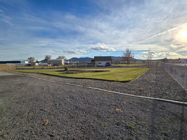 10809 Washburn Way, Klamath Falls, OR 97603