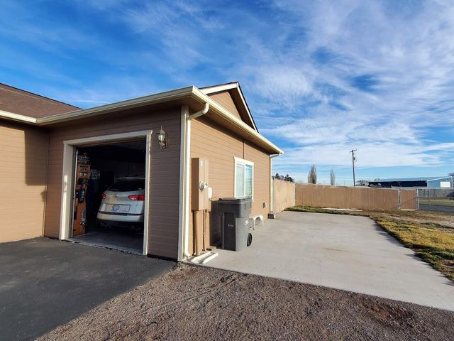 10809 Washburn Way, Klamath Falls, OR 97603