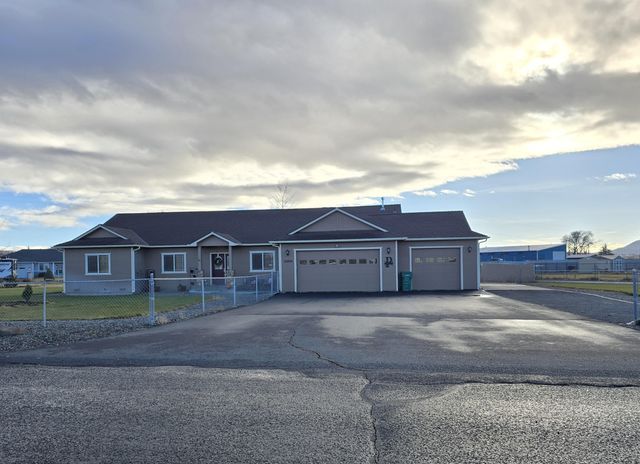 10809 Washburn Way, Klamath Falls, OR 97603