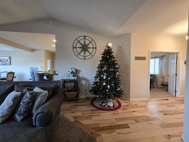 10809 Washburn Way, Klamath Falls, OR 97603