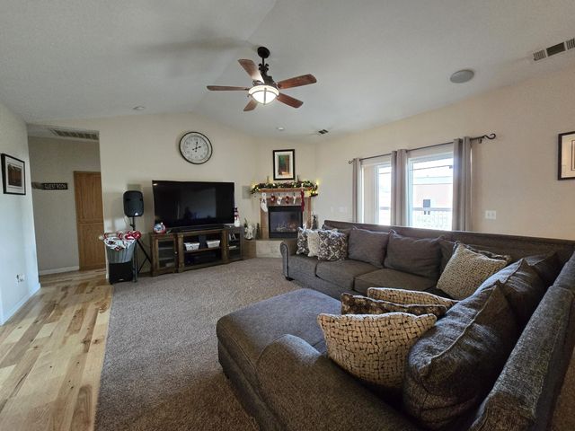 10809 Washburn Way, Klamath Falls, OR 97603