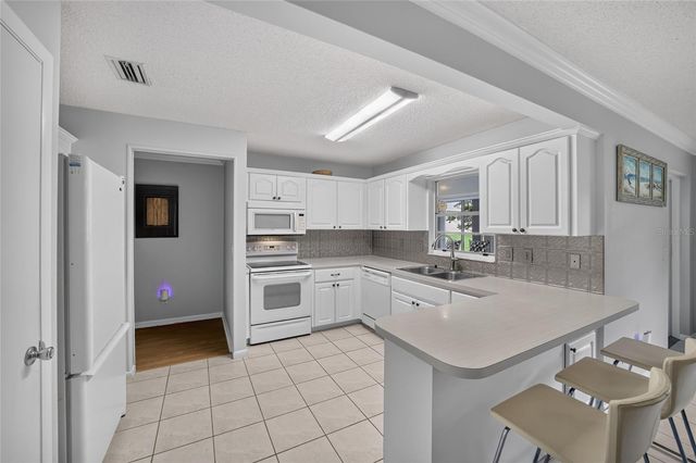 8878 SW 90TH LANE N B, Ocala, FL 34481