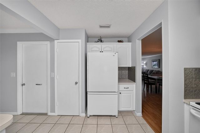 8878 SW 90TH LANE N B, Ocala, FL 34481