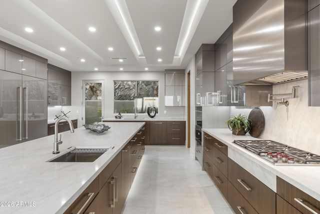 6800 N 39TH Place, Paradise Valley, AZ 85253