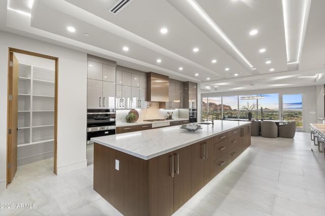 6800 N 39TH Place, Paradise Valley, AZ 85253