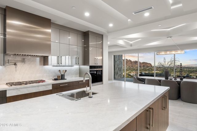 6800 N 39TH Place, Paradise Valley, AZ 85253