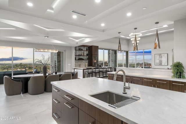 6800 N 39TH Place, Paradise Valley, AZ 85253