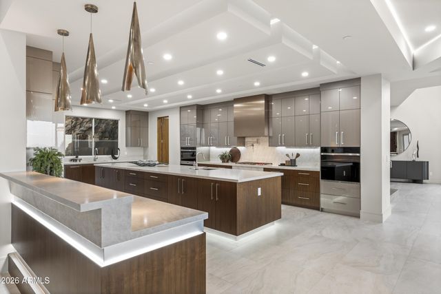 6800 N 39TH Place, Paradise Valley, AZ 85253