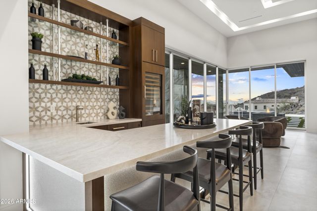 6800 N 39TH Place, Paradise Valley, AZ 85253