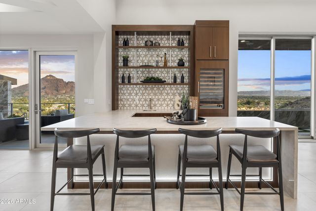 6800 N 39TH Place, Paradise Valley, AZ 85253