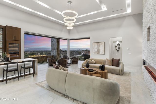 6800 N 39TH Place, Paradise Valley, AZ 85253
