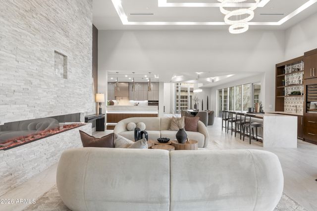 6800 N 39TH Place, Paradise Valley, AZ 85253