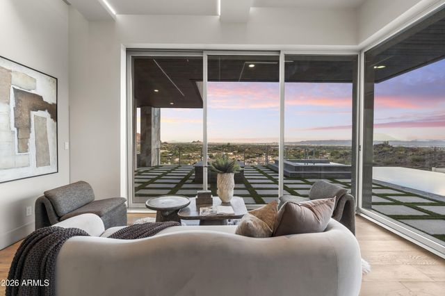 6800 N 39TH Place, Paradise Valley, AZ 85253