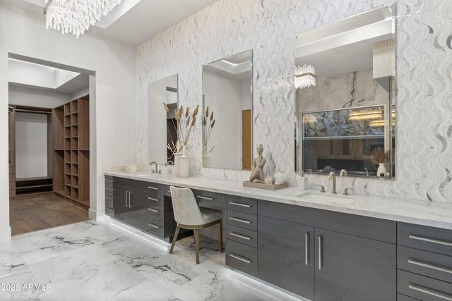 6800 N 39TH Place, Paradise Valley, AZ 85253