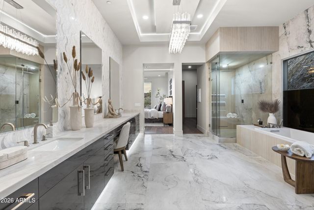 6800 N 39TH Place, Paradise Valley, AZ 85253