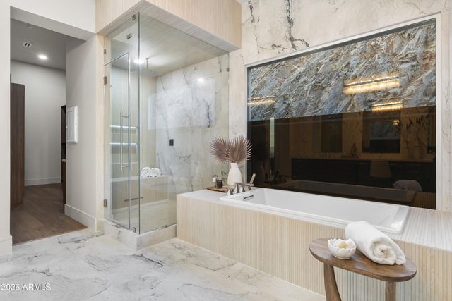 6800 N 39TH Place, Paradise Valley, AZ 85253