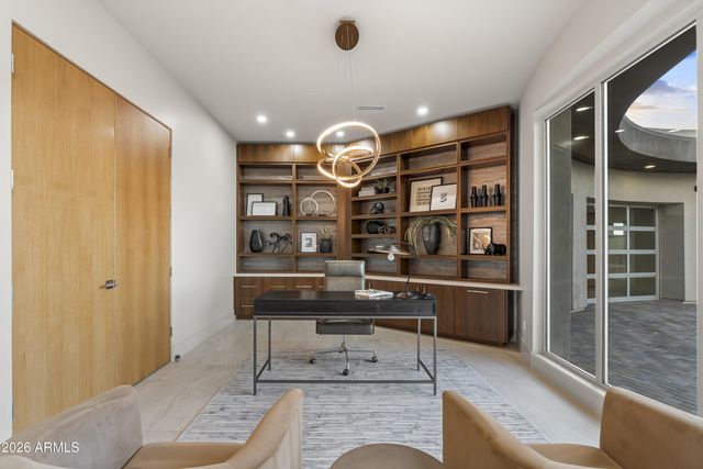 6800 N 39TH Place, Paradise Valley, AZ 85253