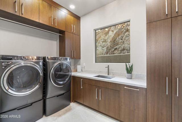 6800 N 39TH Place, Paradise Valley, AZ 85253