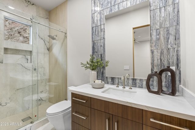 6800 N 39TH Place, Paradise Valley, AZ 85253