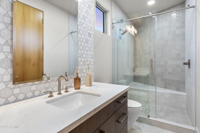 6800 N 39TH Place, Paradise Valley, AZ 85253