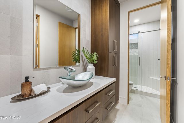 6800 N 39TH Place, Paradise Valley, AZ 85253