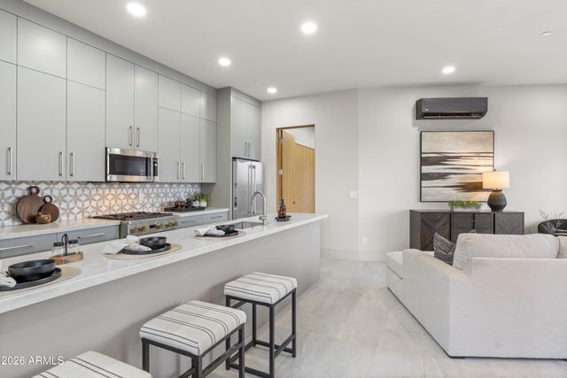 6800 N 39TH Place, Paradise Valley, AZ 85253