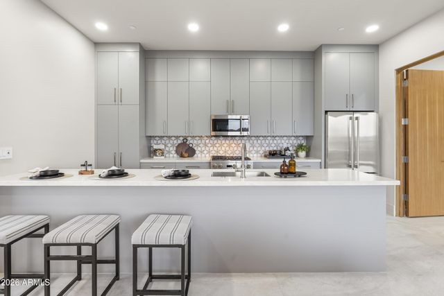 6800 N 39TH Place, Paradise Valley, AZ 85253