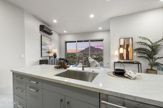 6800 N 39TH Place, Paradise Valley, AZ 85253