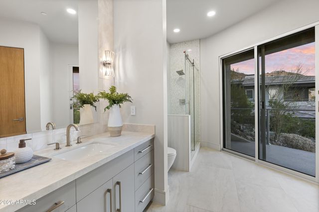 6800 N 39TH Place, Paradise Valley, AZ 85253