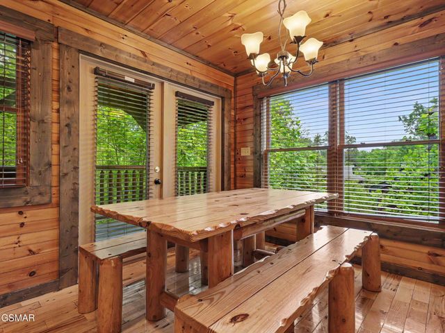 831 Spirit Loop Way, Gatlinburg, TN 37738