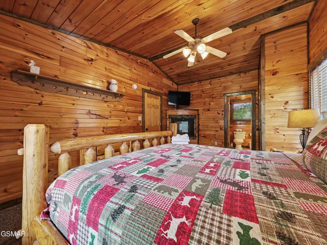 831 Spirit Loop Way, Gatlinburg, TN 37738