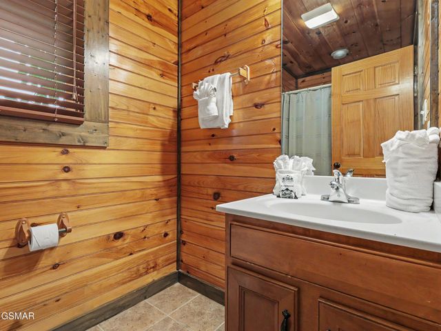 831 Spirit Loop Way, Gatlinburg, TN 37738