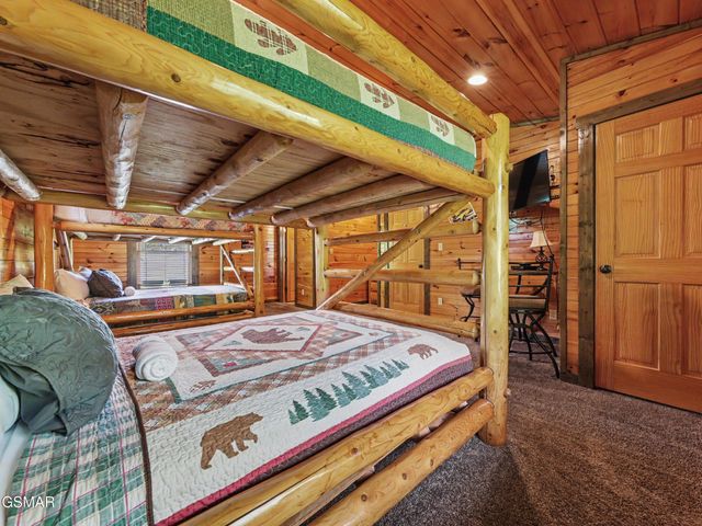 831 Spirit Loop Way, Gatlinburg, TN 37738